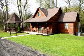 Exterior - Newly Remodeled, Close to the lake, hot tub, and game room (Mount Nebo)