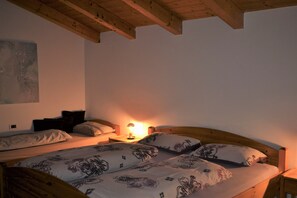 1 Schlafzimmer, Zimmersafe, Bügeleisen/Bügelbrett, Reisekinderbett