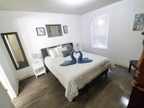 2 bedrooms, iron/ironing board, free WiFi, bed sheets
