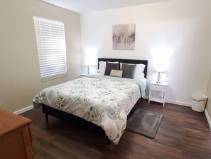 2 soverom, strykejern/-brett, wi-fi (inkludert) og sengetøy