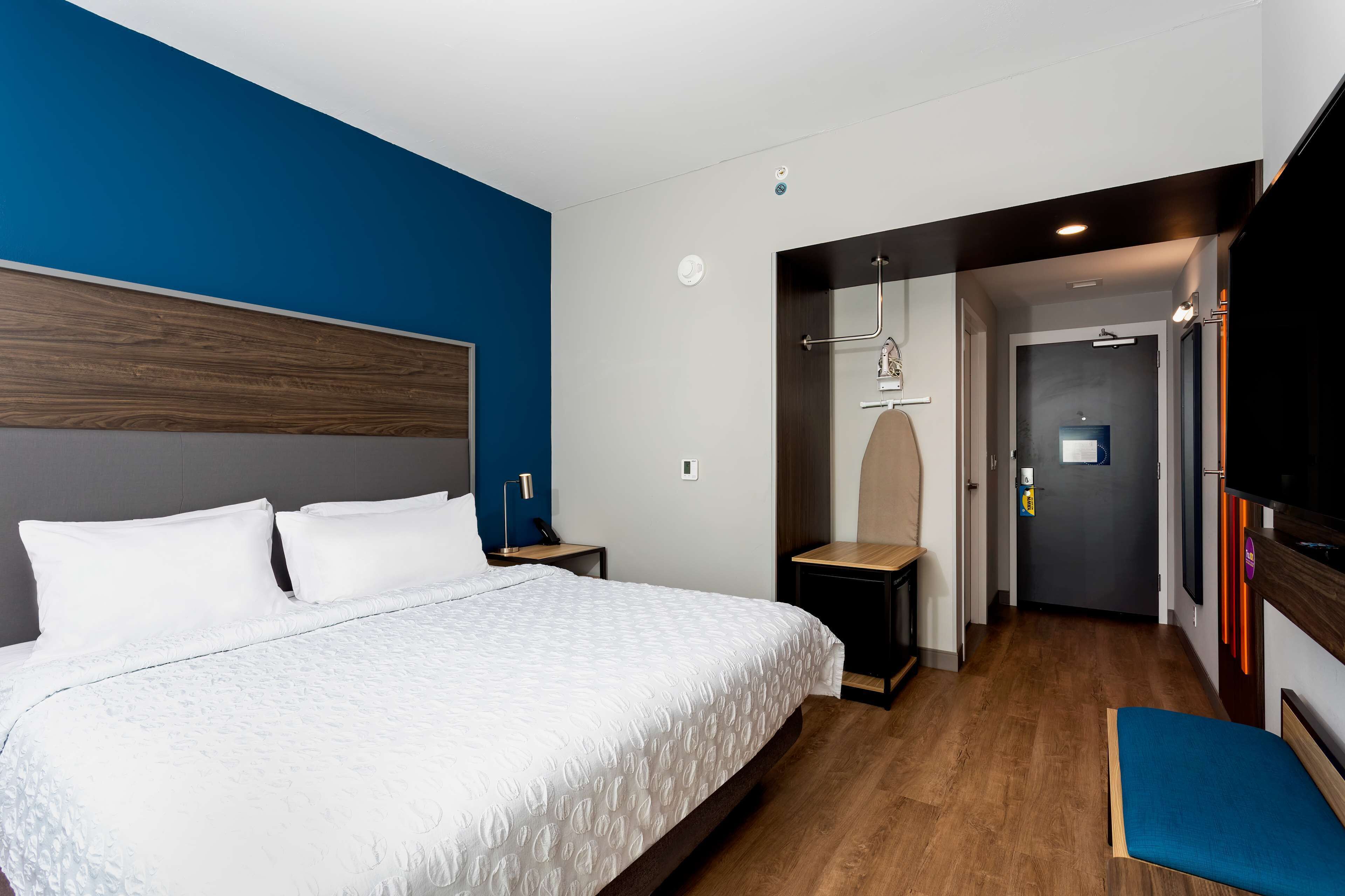 individually decorated, individually furnished, desk, free wifi