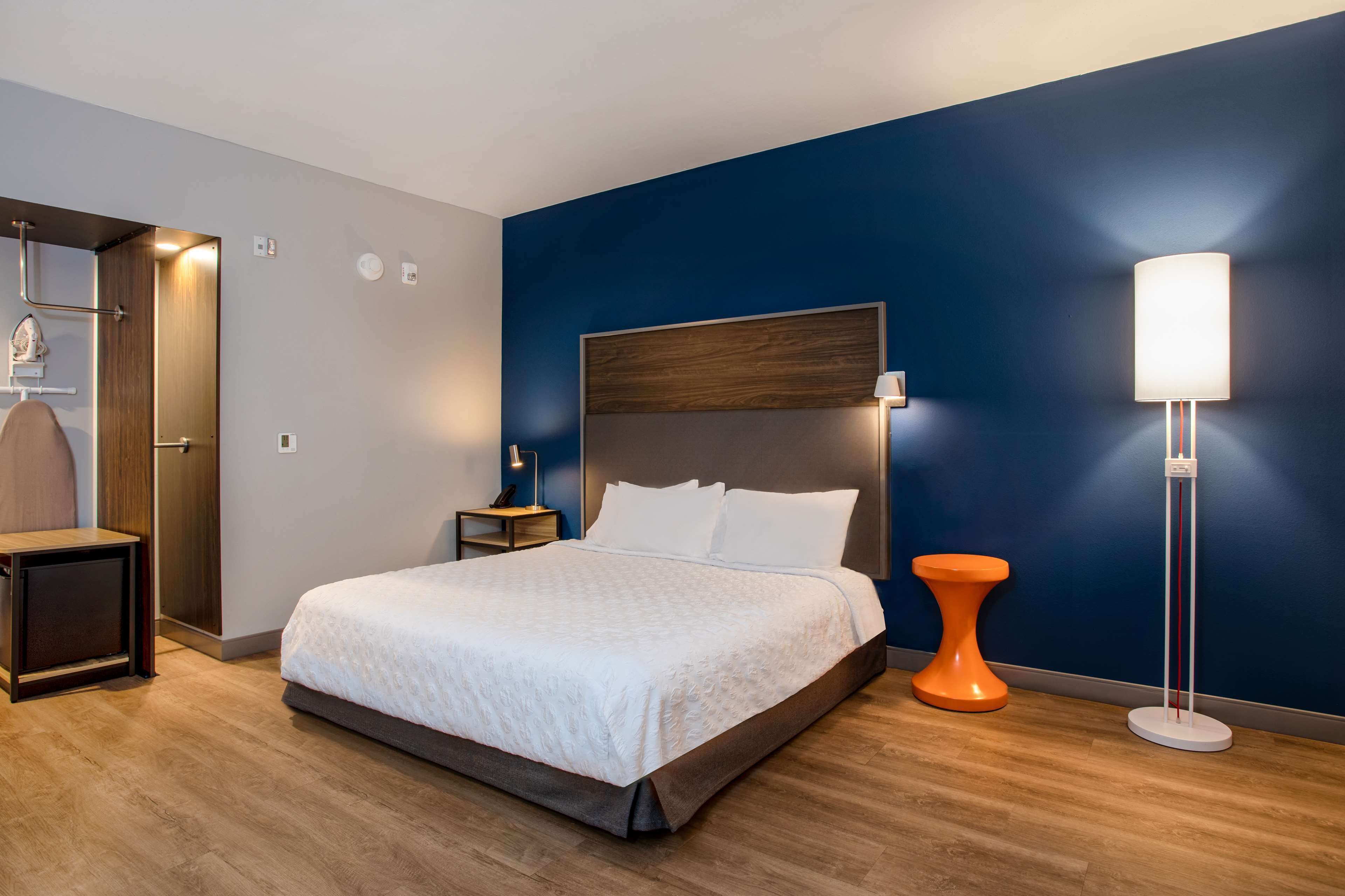 individually decorated, individually furnished, desk, free wifi