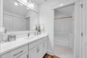 Combined shower/bathtub, hair dryer, towels, soap