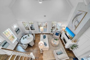 Smart TV, fireplace, stereo