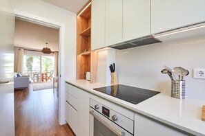 Refrigerador, microondas, horno y lavavajillas 