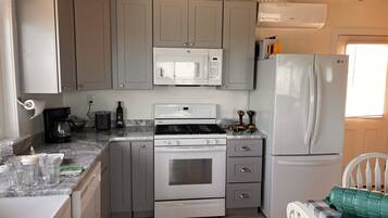 KylskÄp, mikrovÄgsugn, ugn och spishÀll