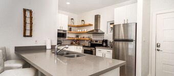 PROMO 10% WEEKLY/15% MONTHLY
Townhouse birdwatching SP Island and Mexico Apt. B