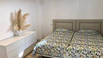 2 slaapkamers, een strijkplank/strijkijzer, wifi