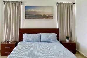 3 slaapkamers, een strijkplank/strijkijzer, gratis wifi, beddengoed