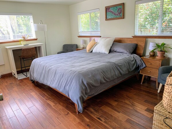 3 bedrooms, desk, iron/ironing board, free WiFi