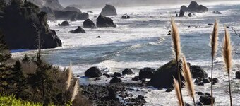 Coastal Refuge, *Hot Tub,* Close to Town.