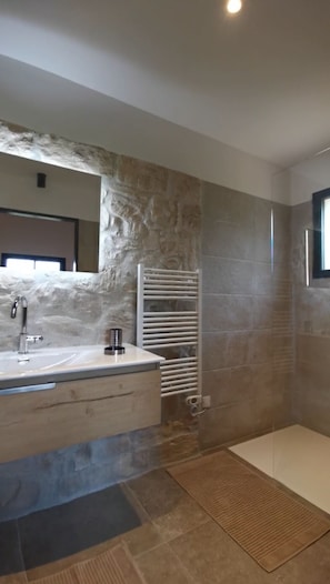 Shower, hair dryer, toilet paper - LARGE SHEEPFOLD, PRIVATE HEATED POOL, SEA VIEW, 500M FROM THE BEACH (Zonza)