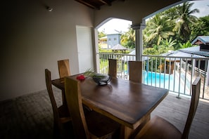 Outdoor dining - RENT: Bas Villa (t4) - Castel LAMENTIN (LAMENTIN)