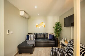 32-inch Smart TV with cable channels, TV, heated floors - Oporto Explorers (Porto)