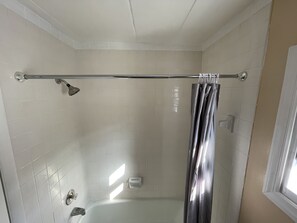 Combined shower/tub, hair dryer, towels, soap - LOCATION!Getaway,cozy place block from everything!Free ice cream,espresso drinks (Wildwood)