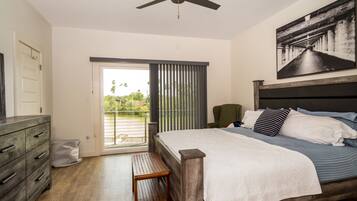 2 Schlafzimmer, Schreibtisch, Bügeleisen/Bügelbrett, Reisekinderbett