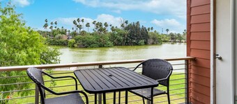 PROMO 15% WEEKLY AND 20% MONTHLY DISCOUNT!
Oasis on the Lake A