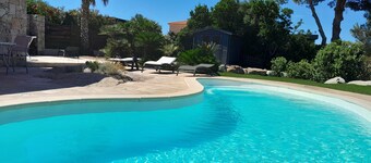 Cosy and comfortable villa in a quiet garden 15" from the beach 