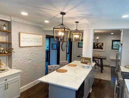 Gorgeous, Fully Remodeled Open Floor-Plan!