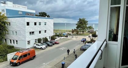 3 large rooms, 77 sqm, elevator, directly on the beach and in the center