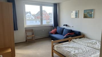 2 Schlafzimmer, Schreibtisch, Reisekinderbett, kostenloses WLAN