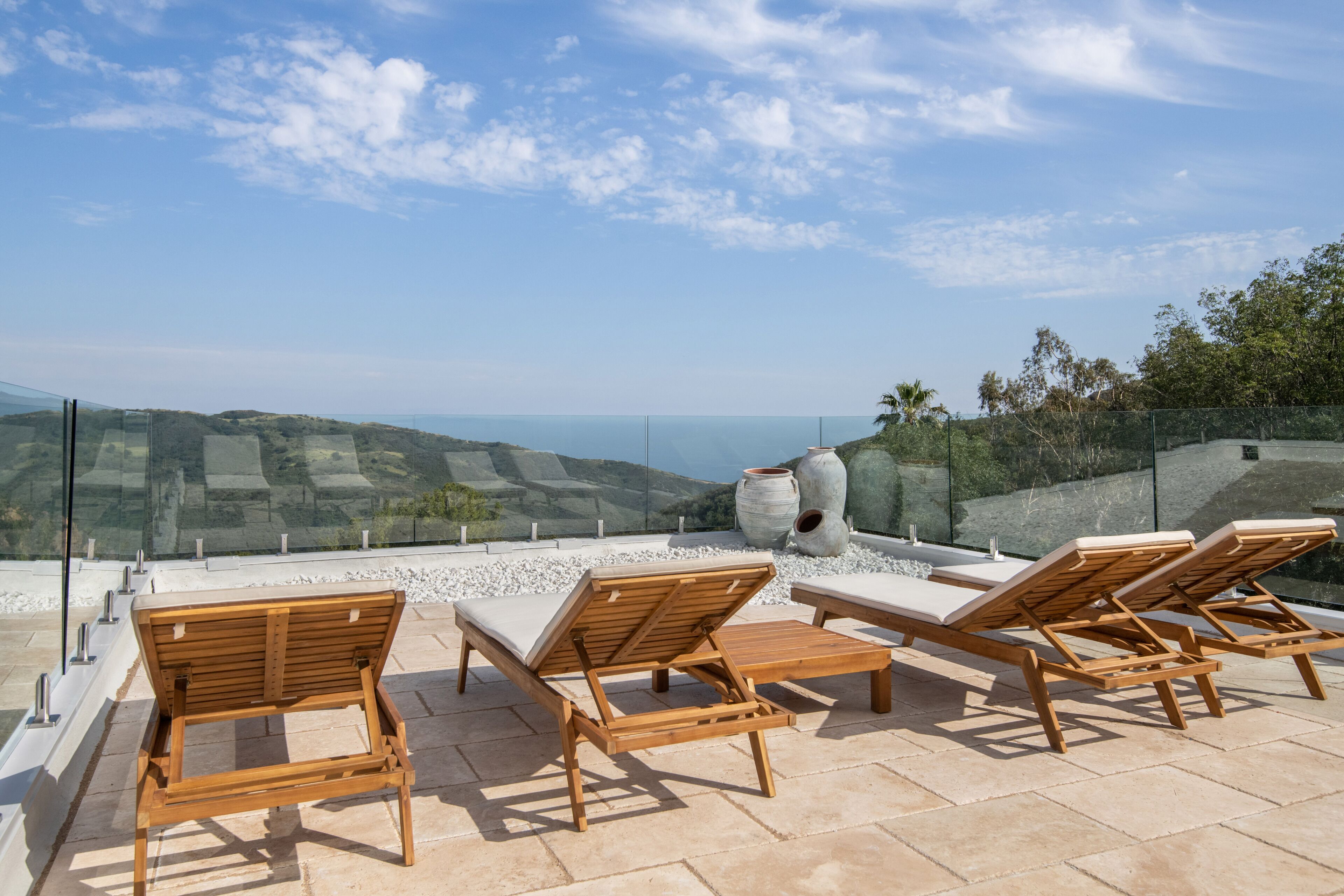 Luxury Modern Malibu Oasis-Ocean/Mountain Views