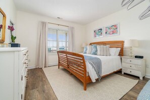 Tabla de planchar con plancha, wifi y ropa de cama