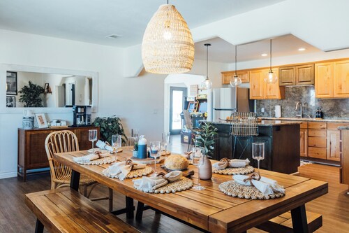 Desert Oasis • Hot Tub, Pool, Arcade & Hammocks • Fenced 2 Acres • Joshua Trees