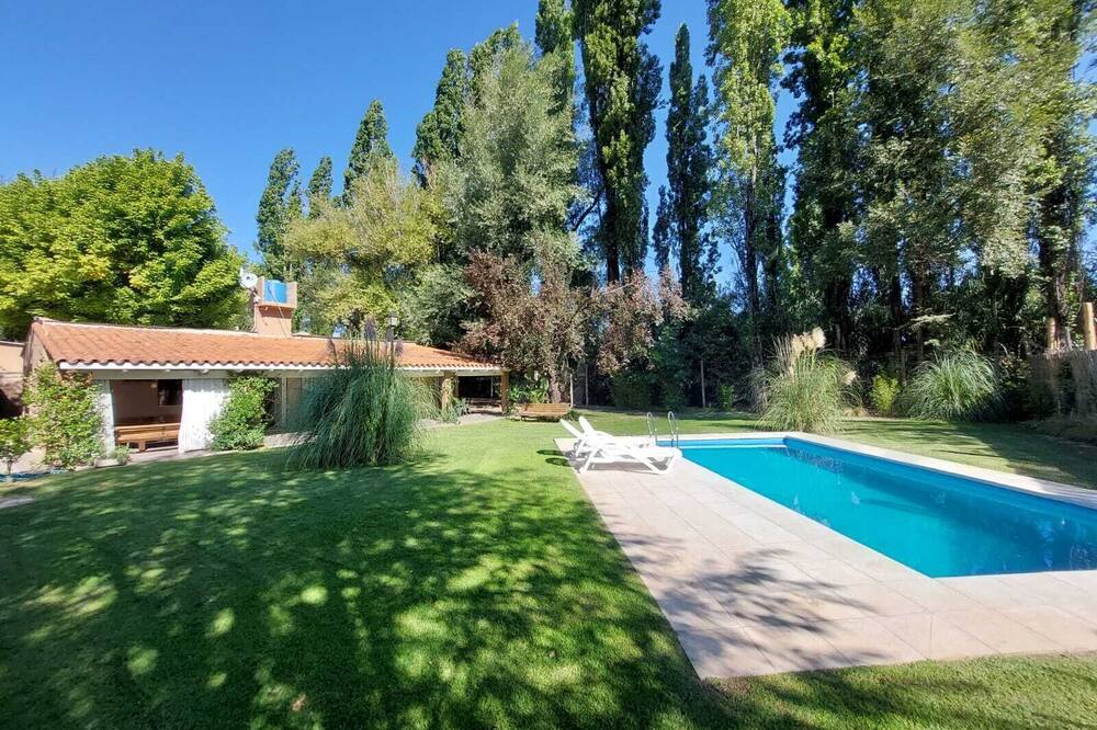 Enchanting Juanita house: Spacious, Pool, Garden - Chacras de Coria