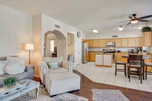 TV, fireplace, stereo - Hike, Bike, Bring Your Pets! Mtn-View Tucson Home (Tucson)