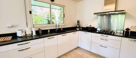 Réfrigérateur, four, grille-pain