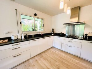 Frigorifero, forno, tostapane, pentole/stoviglie/utensili