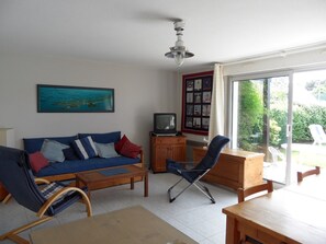 TV - Apartment T3 ground floor residence with pool (ARZON)