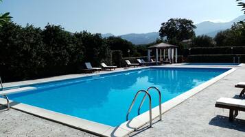 Piscine extérieure, piscine chauffée