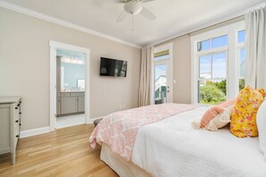 3 bedrooms, desk, iron/ironing board, free WiFi