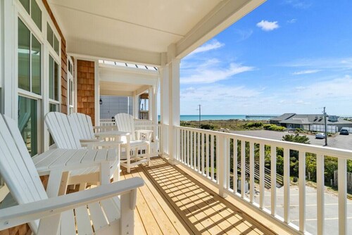 Lovely townhouse steps from the beach