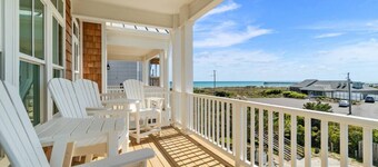 Lovely townhouse steps from the beach