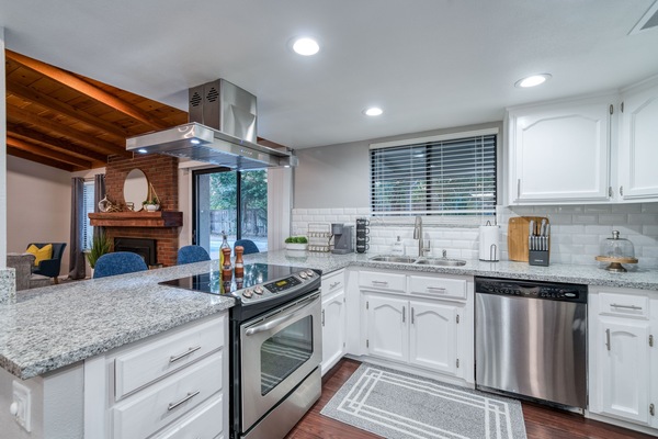 Refrigerador, microondas, horno, placa de cocina