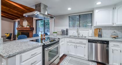 Pool| Game Room|3/2|Sleeps 10:Class Act in Fresno!