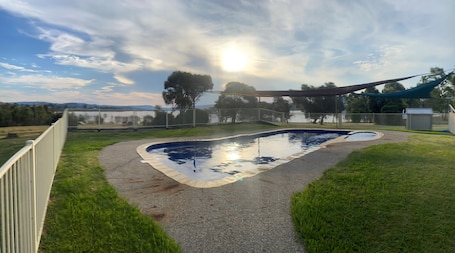 Pool. Mansfield Lakeside