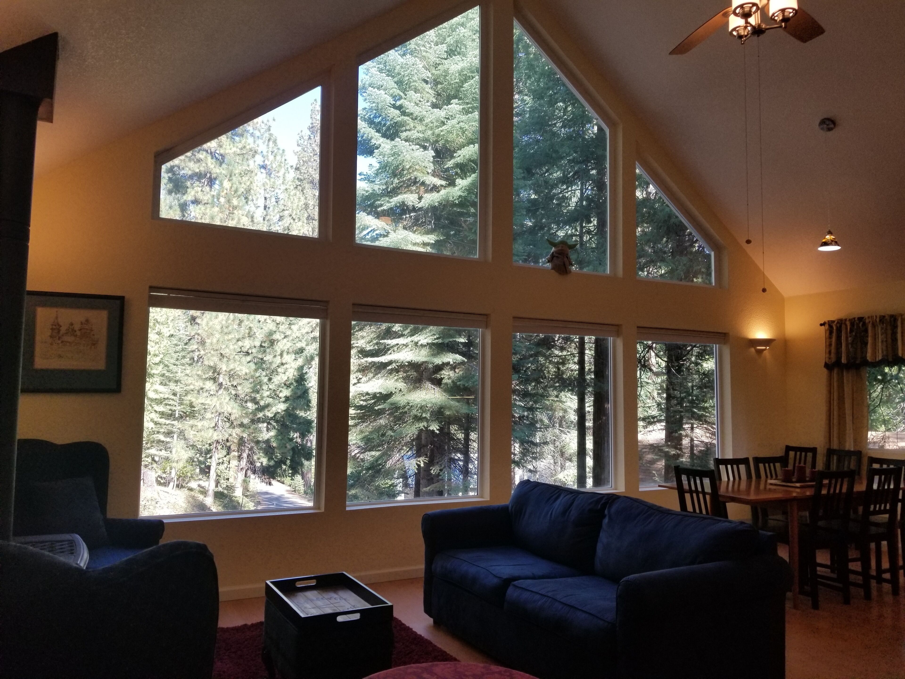 Fernseher, Kamin, DVD-Player