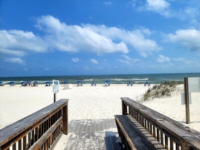 Rare! July Dates! Cozy Condo 2B 2 bath.20-24 available. Orange Beach.Beach side 