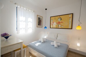 2 bedrooms, iron/ironing board, travel cot, free WiFi