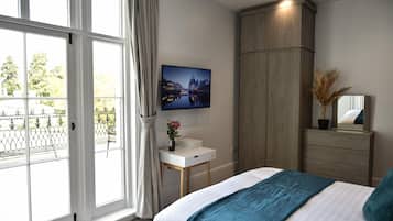 Luxury Apartment | Egyptian cotton sheets, premium bedding, memory-foam beds