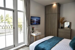 Luxury Apartment | 2 bedrooms, Egyptian cotton sheets, premium bedding, memory foam beds
