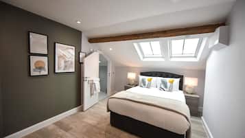 2 bedrooms, Egyptian cotton sheets, premium bedding, memory-foam beds