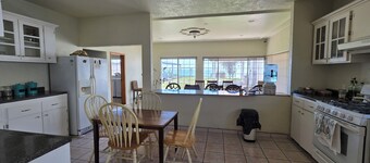 VACARDI Beach front Roomy 5 Bd, 5 Ba, 1 studio 2 Story House large yard  jacuzzi