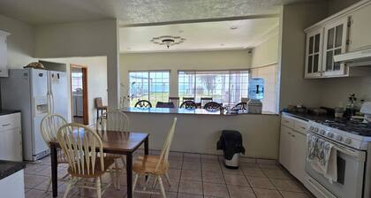 VACARDI Beach front Roomy 5 Bd, 5 Ba, 1 studio 2 Story House large yard jacuzzi