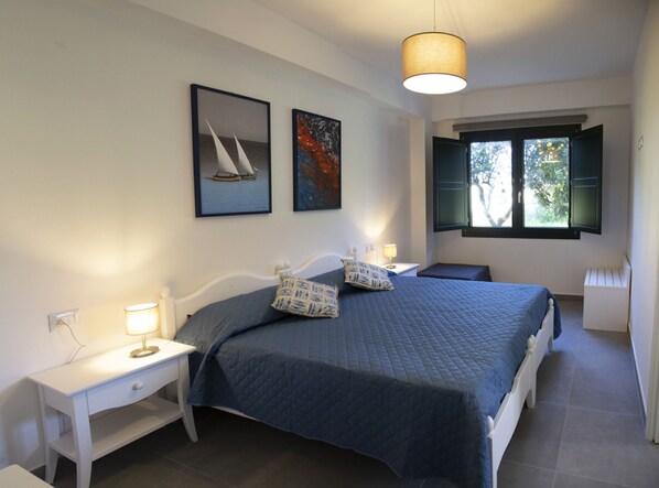 1 chambre, fer et planche à repasser, accès au Wi-Fi (inclus)