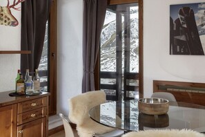 Dining - Breuil Cervinia Ski Paradise Apartment ski in/ski out  large terrace, garage (Breuil Cervinia)